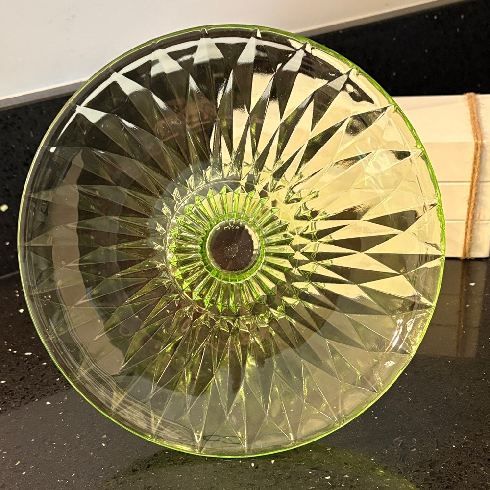 NWOT Green Glass Dessert Summer Easter Stand Riser Shabby Chic Cottagecore - Picture 10 of 11